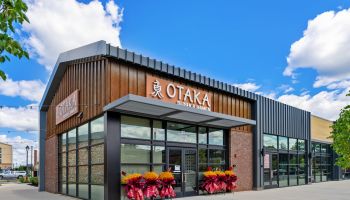 Walkable Dining, Shopping & Essentials